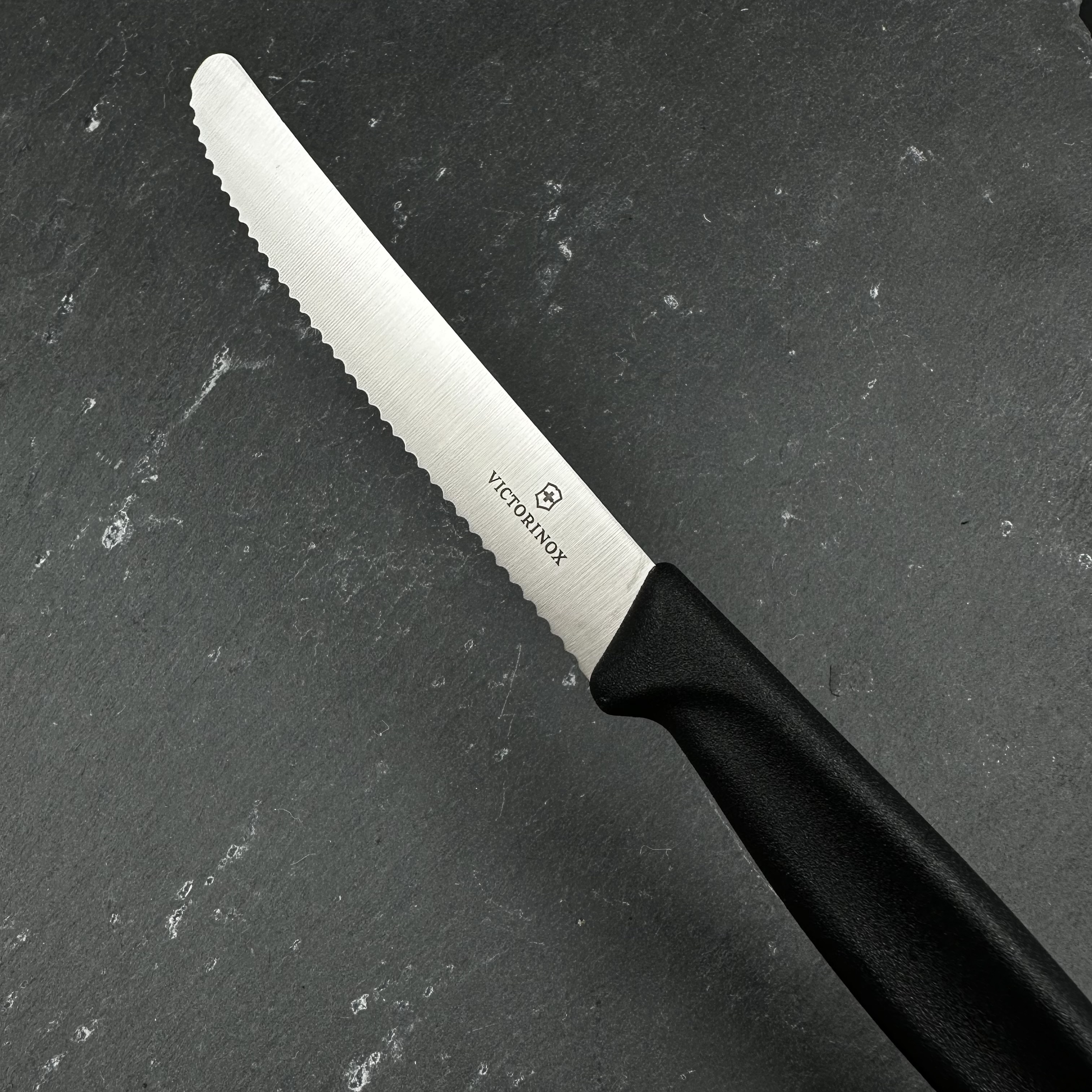 VICTORINOX Nůž na rajčata Victorinox SwissClassic 11cm 6.7833